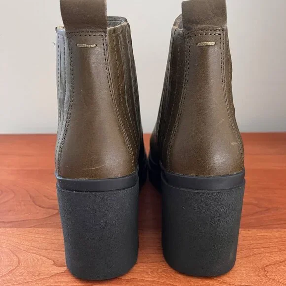 Eileen Fisher Kat Chelsea Boot in Olive Leather w/ Lug Sole - Sz 6.5 - Picture 9 of 9